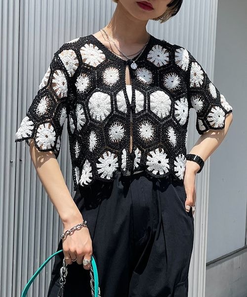 PAGEBOY(ページボーイ)の「クロシェライクショートカーディガン(トップス・レディース・ブラック09/ライム72/ブルー83・F)」の1枚目の写真