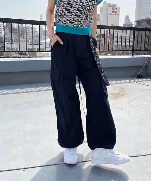 PAGEBOY（ページボーイ）の「イージーカーゴパンツ（パンツ・レディース・オフホワイト05/ブラック09/カーキ78・F）」の2枚目の写真