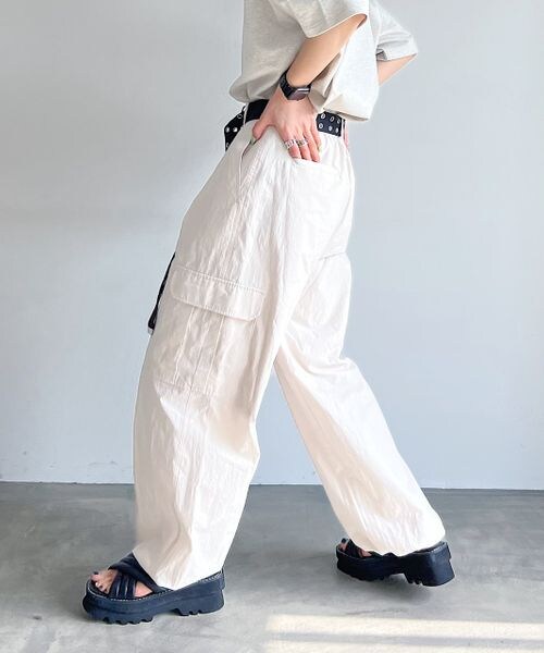 PAGEBOY（ページボーイ）の「イージーカーゴパンツ（パンツ・レディース・オフホワイト05/ブラック09/カーキ78・F）」の4枚目の写真