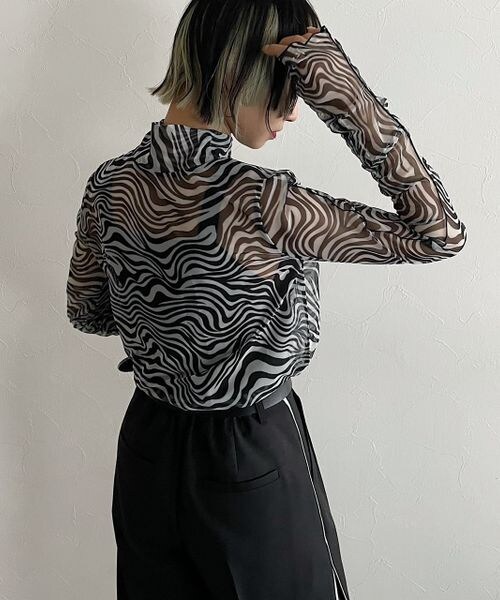 PAGEBOY（ページボーイ）の「シアーギャザータートル（トップス・レディース・マーブル柄01/オフホワイト05/ブラック09/ピンク28/ブルー83・F）」の10枚目の写真