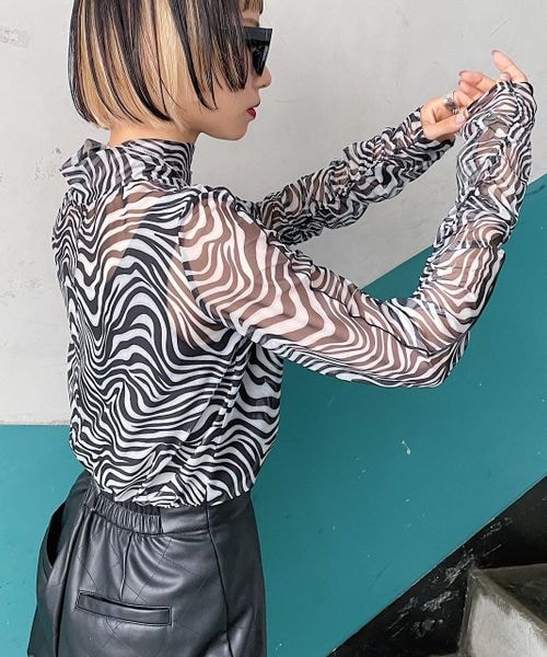 PAGEBOY（ページボーイ）の「シアーギャザータートル（トップス・レディース・マーブル柄01/オフホワイト05/ブラック09/ピンク28/ブルー83・F）」の6枚目の写真