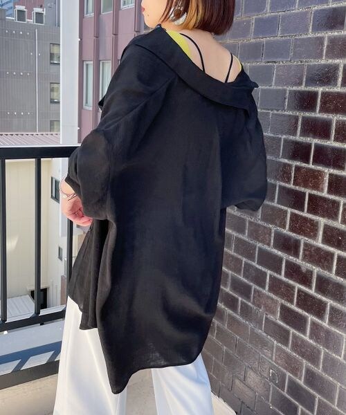 PAGEBOY(ページボーイ)の「楊柳シアーBIGシャツ(トップス・レディース・オフホワイト05/ブラック09/グレージュ12/ロイヤルブルー83・F)」の12枚目の写真