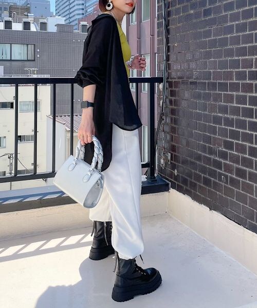 PAGEBOY(ページボーイ)の「楊柳シアーBIGシャツ(トップス・レディース・オフホワイト05/ブラック09/グレージュ12/ロイヤルブルー83・F)」の14枚目の写真