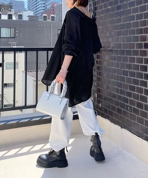 PAGEBOY(ページボーイ)の「楊柳シアーBIGシャツ(トップス・レディース・オフホワイト05/ブラック09/グレージュ12/ロイヤルブルー83・F)」の15枚目の写真