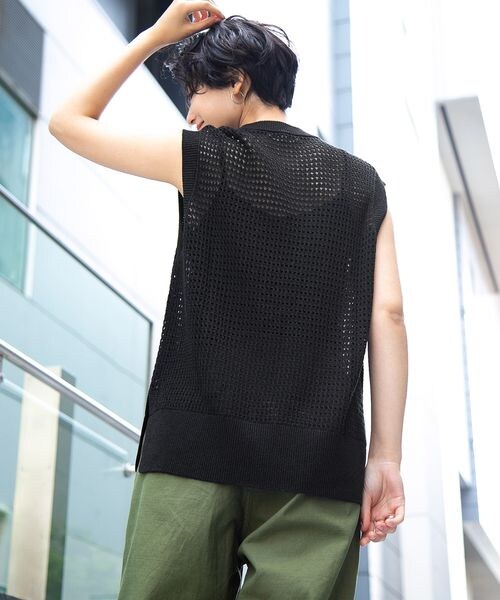 RAGEBLUE(レイジブルー)の「透かし編みノースリーブニット(トップス・レディース・ブラック09/ベージュ52/ブルー85・FREE)」の5枚目の写真