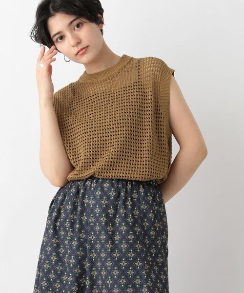 RAGEBLUE(レイジブルー)の「透かし編みノースリーブニット(トップス・レディース・ブラック09/ベージュ52/ブルー85・FREE)」の11枚目の写真