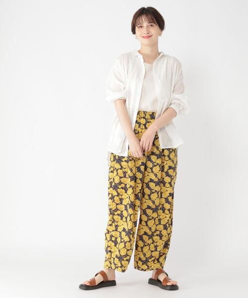 studio CLIP（スタディオクリップ）の「シワになりにくいゆったりパンツ（パンツ・レディース・レッドフラワー01/ブラックフラワー02/イエローフラワー03/タータンチェック04・F）」の7枚目の写真