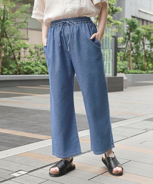 studio CLIP（スタディオクリップ）の「イージーストレートデニムパンツ[プチ・プラスサイズあり]（パンツ・レディース・ブラック19/ライトブルー82/インディゴ87・M/L/LL(WEB限定)/3L(WEB限定)/4L(WEB限定)/プチFREE(WEB限定)）」の2枚目の写真