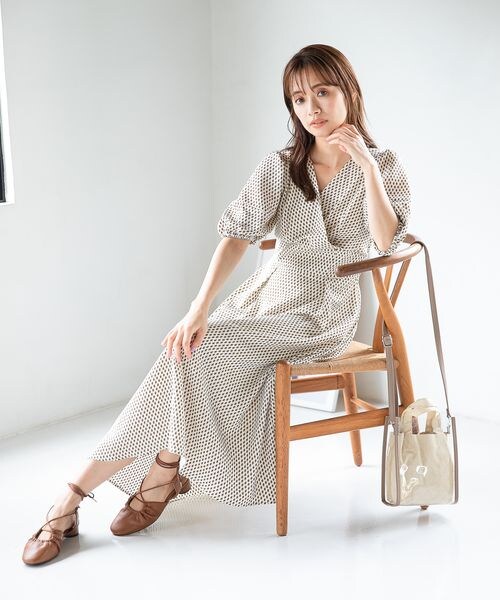 mysty woman（ミスティウーマン）の「レースＵＰギャザーミュール（シューズ・レディース・エクリュ08/ブラック09/ブラウン53・M/L）」の4枚目の写真