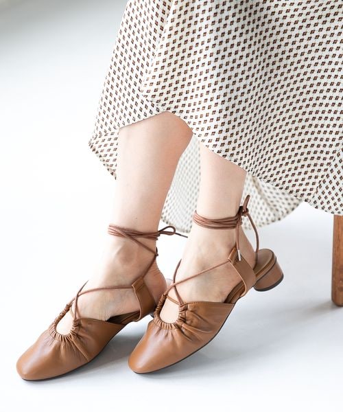 mysty woman（ミスティウーマン）の「レースＵＰギャザーミュール（シューズ・レディース・エクリュ08/ブラック09/ブラウン53・M/L）」の3枚目の写真