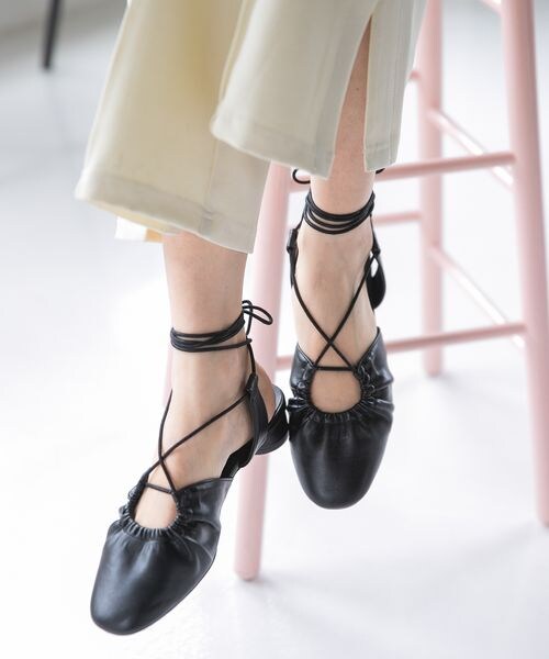 mysty woman（ミスティウーマン）の「レースＵＰギャザーミュール（シューズ・レディース・エクリュ08/ブラック09/ブラウン53・M/L）」の2枚目の写真