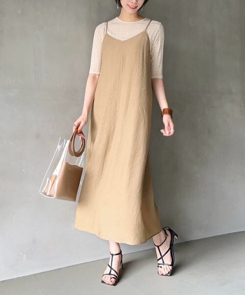 mysty woman(ミスティウーマン)の「バックギャザーキャミワンピース(ワンピース/ドレス・レディース・ブラック09/ベージュ52/パープル95・F)」の10枚目の写真