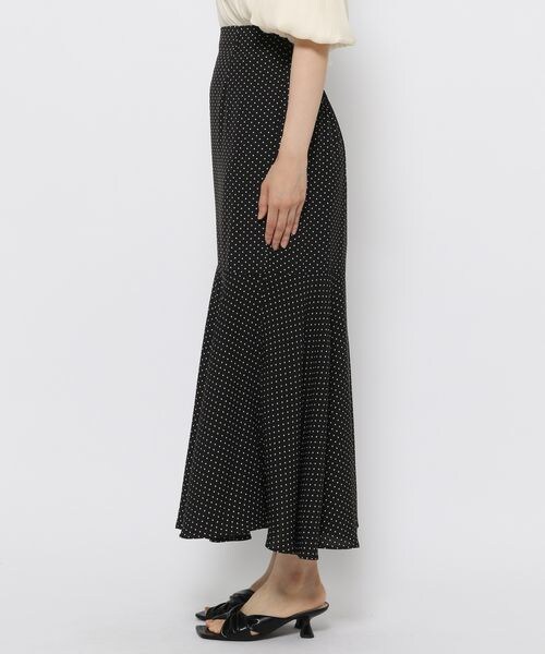 mysty woman（ミスティウーマン）の「ドット柄マーメイドスカート（スカート・レディース・ホワイト05/ブラック09/ベージュ52・F）」の17枚目の写真