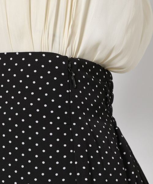 mysty woman（ミスティウーマン）の「ドット柄マーメイドスカート（スカート・レディース・ホワイト05/ブラック09/ベージュ52・F）」の20枚目の写真