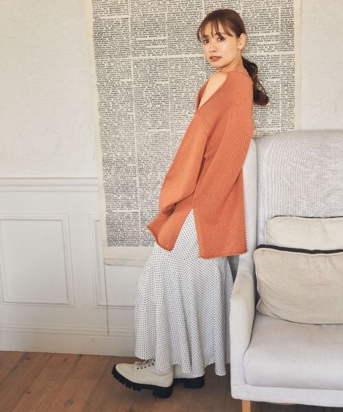 mysty woman（ミスティウーマン）の「ドット柄マーメイドスカート（スカート・レディース・ホワイト05/ブラック09/ベージュ52・F）」の4枚目の写真