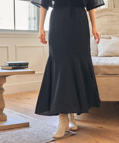 mysty woman（ミスティウーマン）の「ドット柄マーメイドスカート（スカート・レディース・ホワイト05/ブラック09/ベージュ52・F）」の2枚目の写真