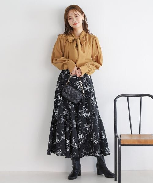 mysty woman(ミスティウーマン)の「ボウタイ付きブラウス(トップス・レディース・アイボリー08/ブラック09/ベージュ52・F)」の7枚目の写真