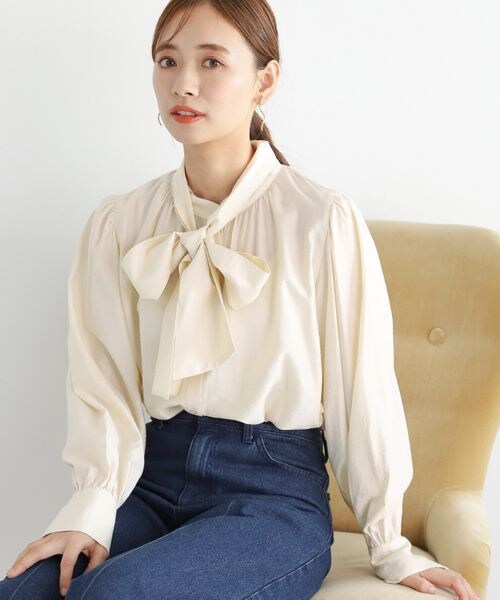 mysty woman(ミスティウーマン)の「ボウタイ付きブラウス(トップス・レディース・アイボリー08/ブラック09/ベージュ52・F)」の1枚目の写真