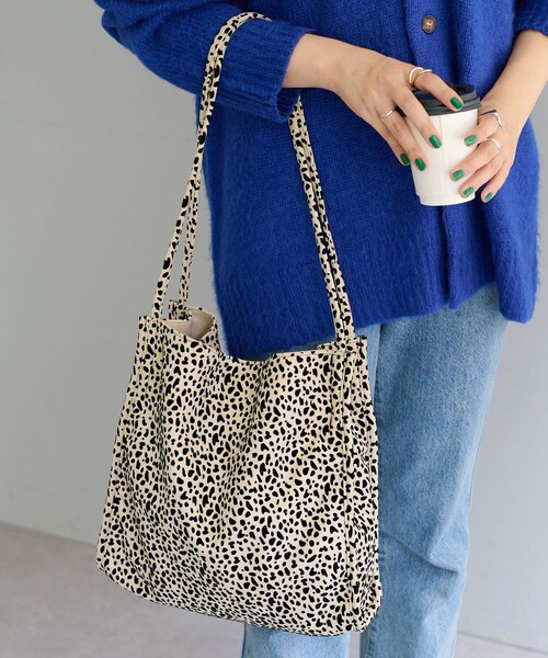 DISCOAT（ディスコート）の「【AW先行予約アイテム】フリーハンドルアニマルショルダー（トートバッグ・レディース・オフホワイト/アイボリー/グレー/ブラウン・FREE）」の2枚目の写真