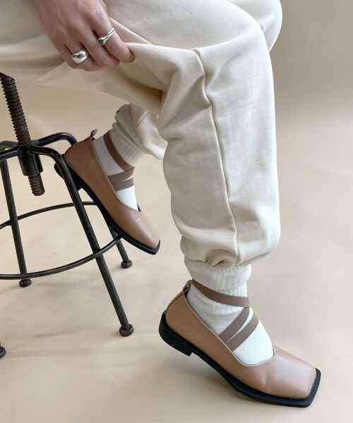 w closet（ダブルクローゼット）の「★先行予約★【Alley】ゴムストラップパンプス【8月中旬入荷】（シューズ・レディース・ベージュ/ブラック・M/L）」の5枚目の写真