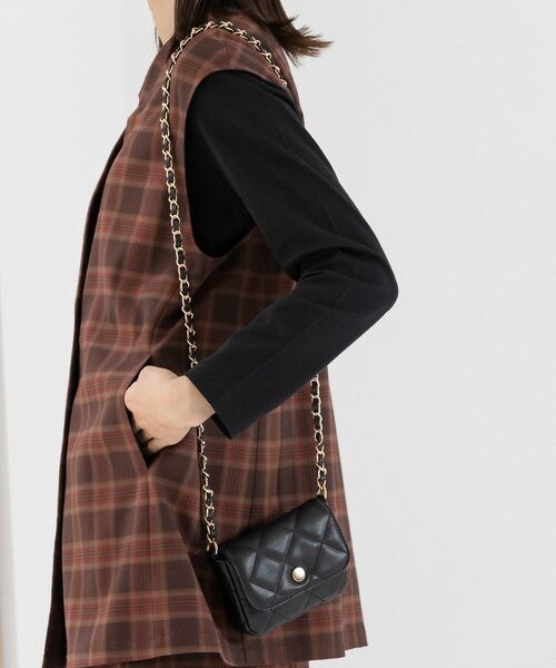 LEPSIM(レプシィム)の「マイクロチェーンミニショルダー(バッグ・レディース・ブラック09/イエロー65/ブルー85・ONE SIZE)」の1枚目の写真