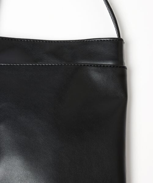 LEPSIM(レプシィム)の「ソフトスマホショルダー(バッグ・レディース・アイボリー08/ブラック09/シルバー19/ブルー85・ONE SIZE)」の22枚目の写真