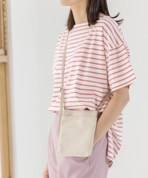 LEPSIM(レプシィム)の「ソフトスマホショルダー(バッグ・レディース・アイボリー08/ブラック09/シルバー19/ブルー85・ONE SIZE)」の1枚目の写真