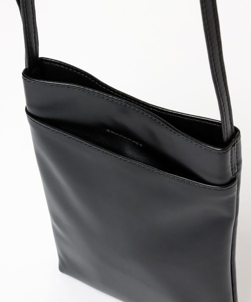 LEPSIM(レプシィム)の「ソフトスマホショルダー(バッグ・レディース・アイボリー08/ブラック09/シルバー19/ブルー85・ONE SIZE)」の17枚目の写真