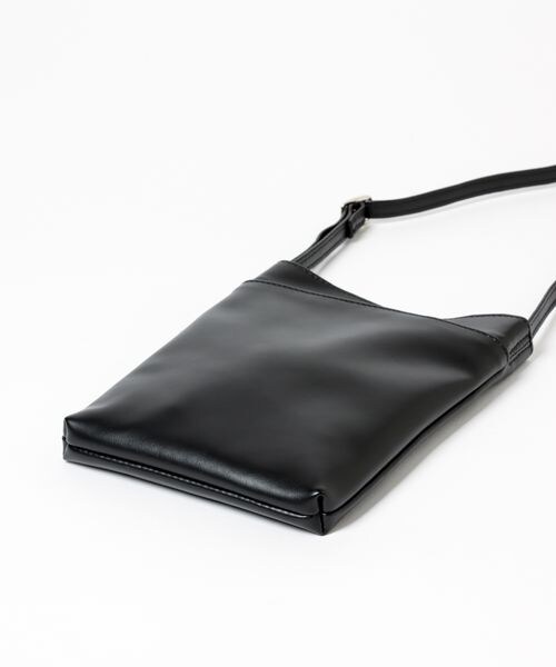 LEPSIM(レプシィム)の「ソフトスマホショルダー(バッグ・レディース・アイボリー08/ブラック09/シルバー19/ブルー85・ONE SIZE)」の20枚目の写真