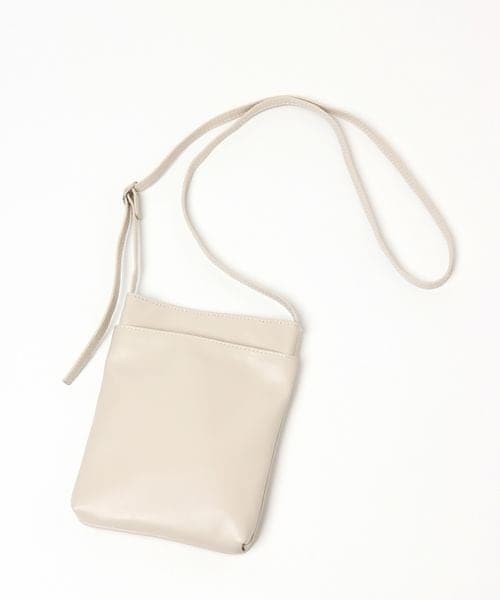LEPSIM(レプシィム)の「ソフトスマホショルダー(バッグ・レディース・アイボリー08/ブラック09/シルバー19/ブルー85・ONE SIZE)」の9枚目の写真