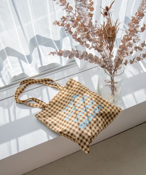 LOWRYS FARM(ローリーズファーム)の「ロゴトート(バッグ・レディース・アイボリー08/★NEWカラー★ブラックチェック/ピンク25/★NEWカラー★オレンジ45/イエローチェック65/★NEWカラー★イエロー×ブルー68/ブルーチェック80/★NEWカラー★ブルー85/★NEWカラー★ブルーチェック/★NEWカラー★パープルチェック95・FREE)」の5枚目の写真