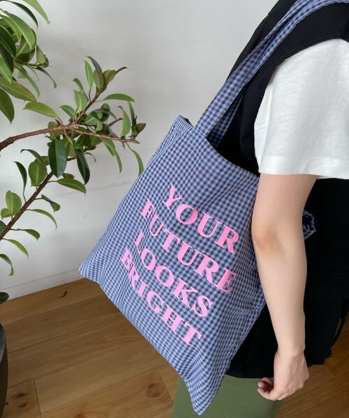 LOWRYS FARM(ローリーズファーム)の「ロゴトート(バッグ・レディース・アイボリー08/★NEWカラー★ブラックチェック/ピンク25/★NEWカラー★オレンジ45/イエローチェック65/★NEWカラー★イエロー×ブルー68/ブルーチェック80/★NEWカラー★ブルー85/★NEWカラー★ブルーチェック/★NEWカラー★パープルチェック95・FREE)」の9枚目の写真