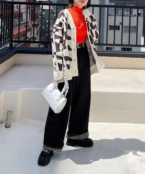 PAGEBOY（ページボーイ）の「ハイネックリブニット（トップス・レディース・オフホワイト05/ブラック09/オレンジ45/ターコイズ76/ペールブルー89・F）」の16枚目の写真