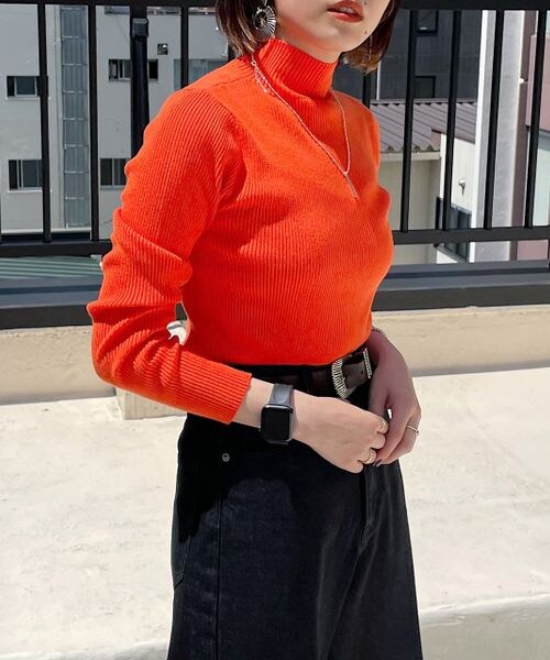 PAGEBOY（ページボーイ）の「ハイネックリブニット（トップス・レディース・オフホワイト05/ブラック09/オレンジ45/ターコイズ76/ペールブルー89・F）」の13枚目の写真