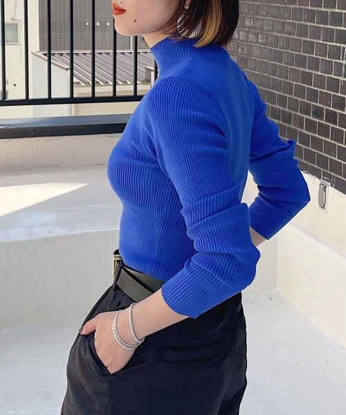 PAGEBOY（ページボーイ）の「ハイネックリブニット（トップス・レディース・オフホワイト05/ブラック09/オレンジ45/ターコイズ76/ペールブルー89・F）」の20枚目の写真