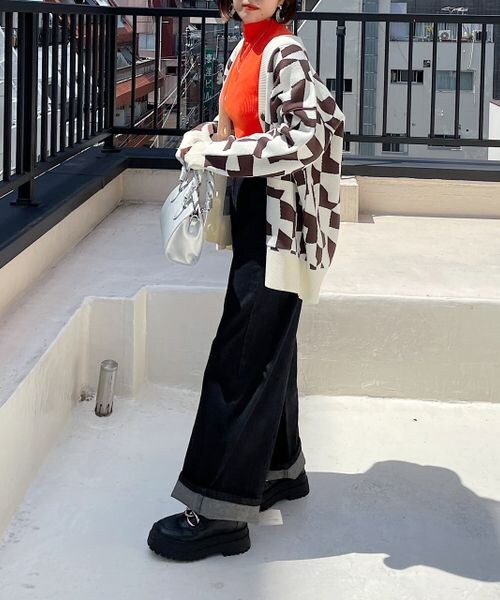 PAGEBOY（ページボーイ）の「ハイネックリブニット（トップス・レディース・オフホワイト05/ブラック09/オレンジ45/ターコイズ76/ペールブルー89・F）」の15枚目の写真