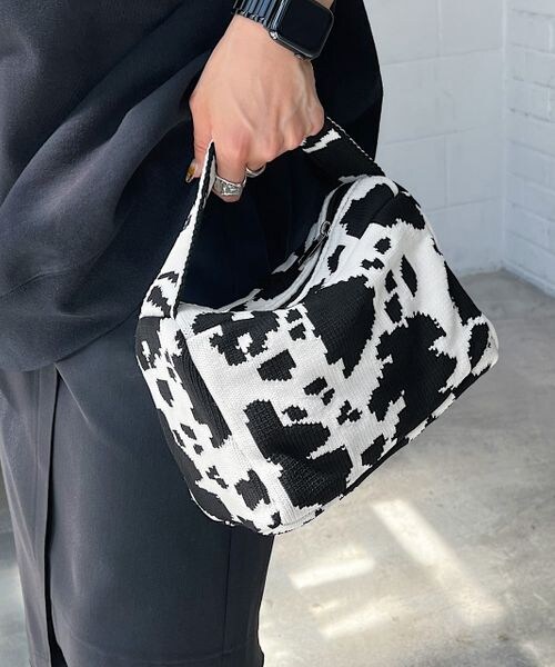 PAGEBOY（ページボーイ）の「ニットスクエアアソートBAG（バッグ・レディース・ゼブラ柄00/カウ柄01/ターコイズ76・F）」の6枚目の写真