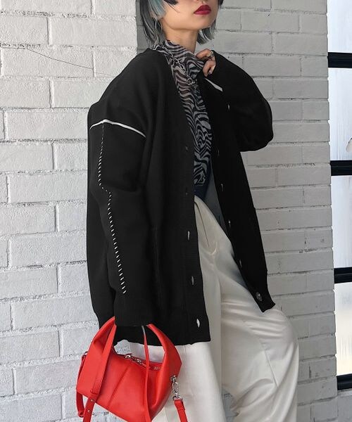 PAGEBOY（ページボーイ）の「WヤーンアソートVネックカーディガン（トップス・レディース・ブラック×柄01/オフホワイト05/ブラック09/モカ51/ショコラ×柄59・F）」の3枚目の写真