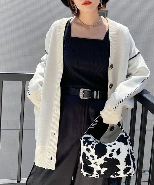 PAGEBOY（ページボーイ）の「WヤーンアソートVネックカーディガン（トップス・レディース・ブラック×柄01/オフホワイト05/ブラック09/モカ51/ショコラ×柄59・F）」の11枚目の写真