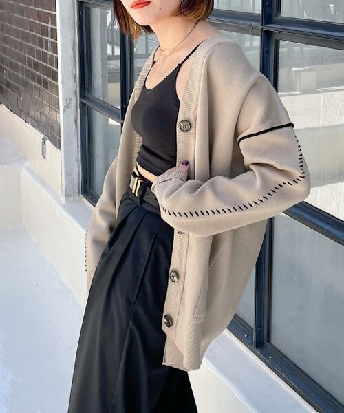 PAGEBOY（ページボーイ）の「WヤーンアソートVネックカーディガン（トップス・レディース・ブラック×柄01/オフホワイト05/ブラック09/モカ51/ショコラ×柄59・F）」の4枚目の写真