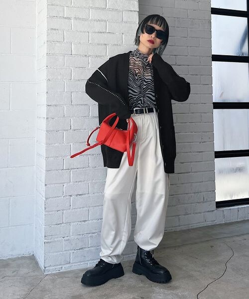 PAGEBOY（ページボーイ）の「WヤーンアソートVネックカーディガン（トップス・レディース・ブラック×柄01/オフホワイト05/ブラック09/モカ51/ショコラ×柄59・F）」の19枚目の写真