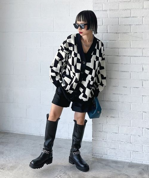 PAGEBOY（ページボーイ）の「WヤーンアソートVネックカーディガン（トップス・レディース・ブラック×柄01/オフホワイト05/ブラック09/モカ51/ショコラ×柄59・F）」の8枚目の写真