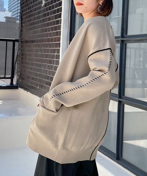 PAGEBOY（ページボーイ）の「WヤーンアソートVネックカーディガン（トップス・レディース・ブラック×柄01/オフホワイト05/ブラック09/モカ51/ショコラ×柄59・F）」の21枚目の写真