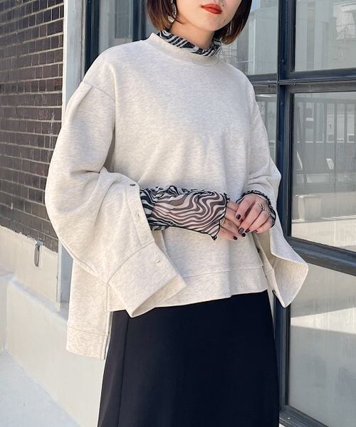 PAGEBOY（ページボーイ）の「マントスリーブスウェット（トップス・レディース・ブラック09/オートミール50/ショコラ59/ピーコック84・F）」の2枚目の写真