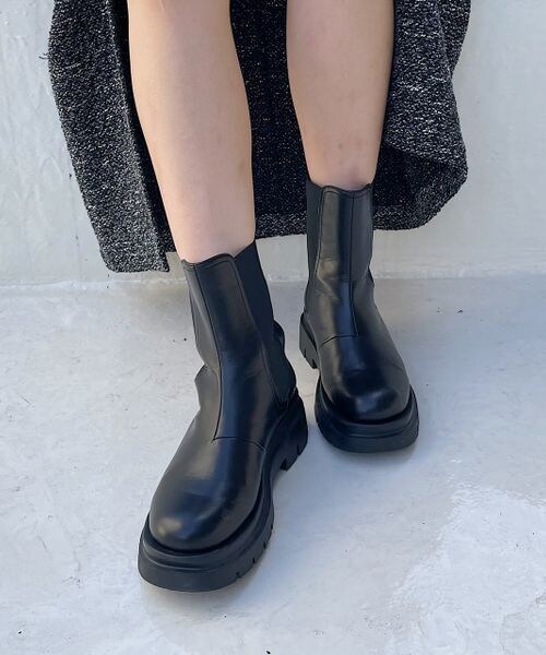 PAGEBOY（ページボーイ）の「モードチェルシーブーツ（シューズ・レディース・オフホワイト05/ブラック09・M(23.5cm)/L(24.5cm)）」の2枚目の写真