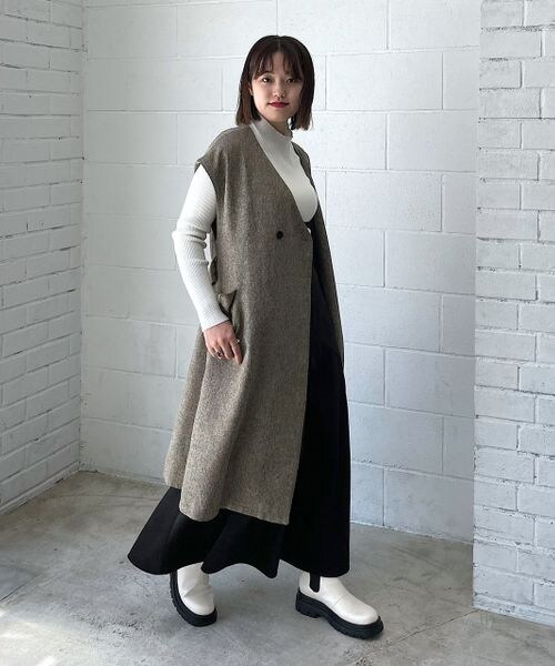 PAGEBOY（ページボーイ）の「モードチェルシーブーツ（シューズ・レディース・オフホワイト05/ブラック09・M(23.5cm)/L(24.5cm)）」の5枚目の写真