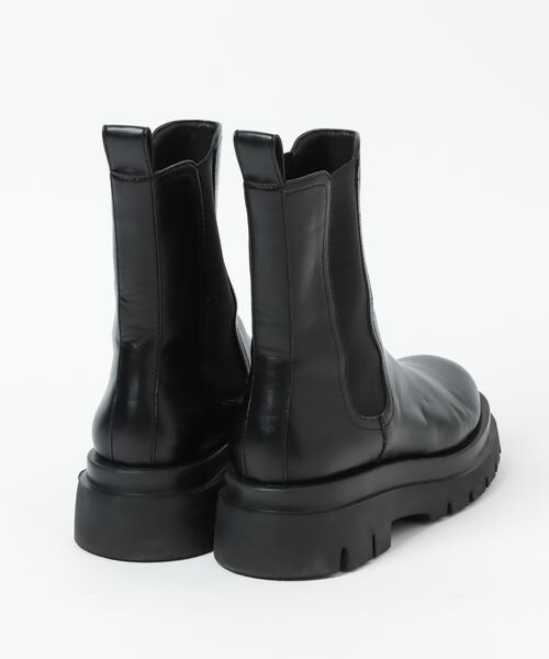 PAGEBOY（ページボーイ）の「モードチェルシーブーツ（シューズ・レディース・オフホワイト05/ブラック09・M(23.5cm)/L(24.5cm)）」の13枚目の写真