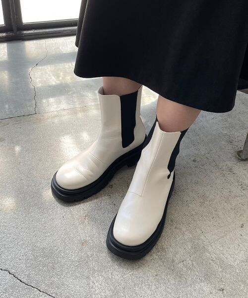 PAGEBOY（ページボーイ）の「モードチェルシーブーツ（シューズ・レディース・オフホワイト05/ブラック09・M(23.5cm)/L(24.5cm)）」の3枚目の写真