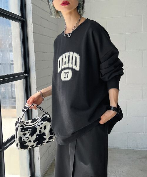 PAGEBOY（ページボーイ）の「カレッジスウェットプルオーバー（トップス・レディース・オフホワイト05/ブラック09/オートミール50・F）」の2枚目の写真