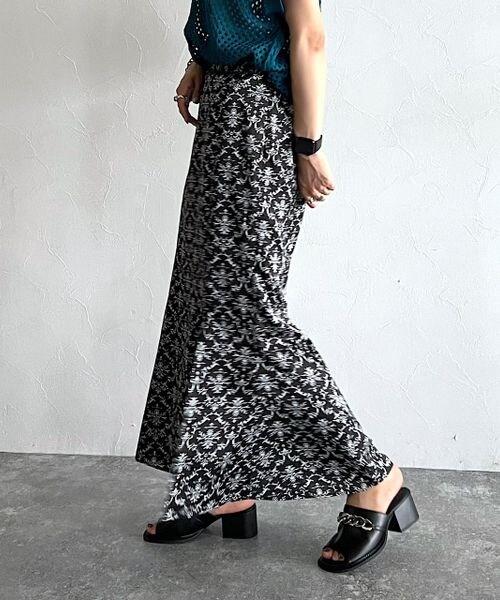 PAGEBOY(ページボーイ)の「エスニック柄マーメイドスカート(スカート・レディース・ブラック09/グレージュ12・F)」の3枚目の写真